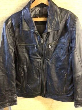 Men’s large Danier leather jacket in great pre-loved condition with warm pockets